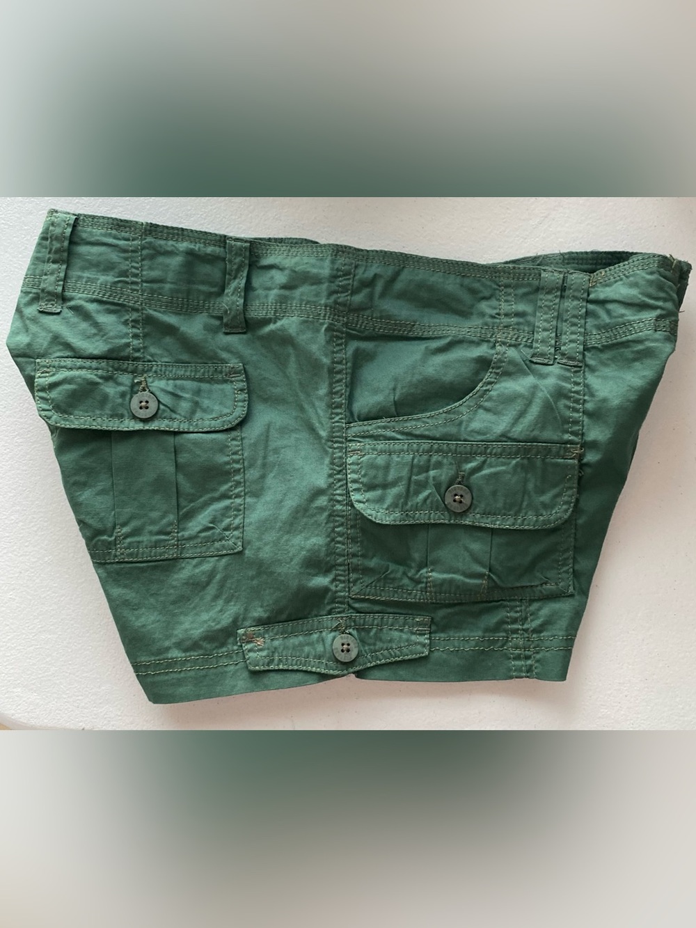 1955 VINTAGE WOMENS GREEN CARGO SHORTS